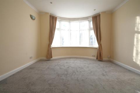 4 bedroom semi-detached house to rent, Merewood Road, Bexleyheath DA7