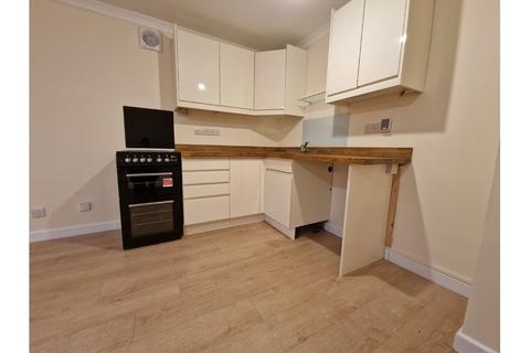 1 bedroom flat to rent, Quantock House, Bridgwater TA6