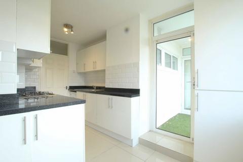 2 bedroom flat to rent, White Horse Lane, London E1