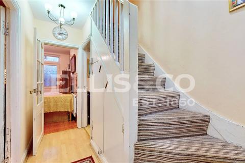 3 bedroom semi-detached house for sale, Queensbury Road, Wembley, HA0