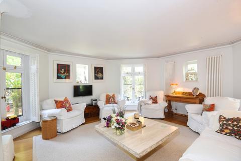 2 bedroom flat to rent, Fitzjohns Avenue Hampstead NW3