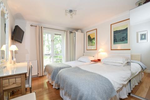 2 bedroom flat to rent, Fitzjohns Avenue Hampstead NW3