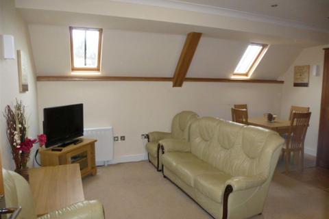 3 bedroom apartment to rent, Lynton