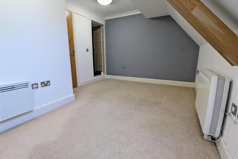 3 bedroom apartment to rent, Lynton