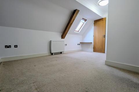 3 bedroom apartment to rent, Lynton