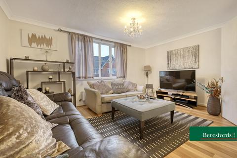 11 Pearcy Close, Harold Hill, Romford, RM3 8PW