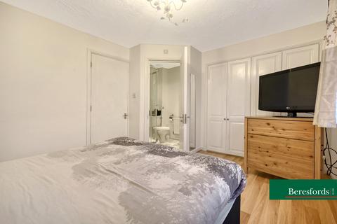 11 Pearcy Close, Harold Hill, Romford, RM3 8PW