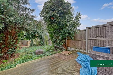 11 Pearcy Close, Harold Hill, Romford, RM3 8PW