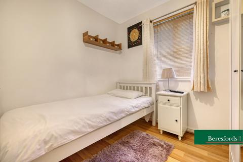 11 Pearcy Close, Harold Hill, Romford, RM3 8PW