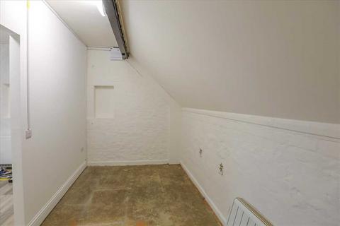 Studio to rent, High Street, Burton Latimer