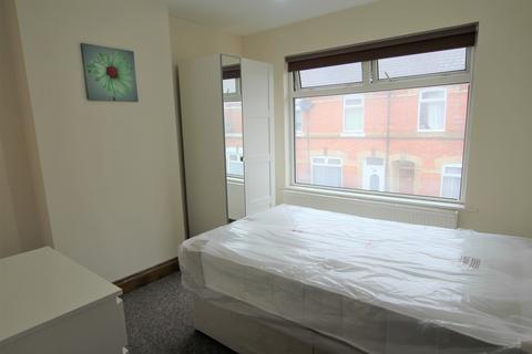 1 bedroom house of multiple occupation to rent, Wellington Street, Kettering, Northants, NN16