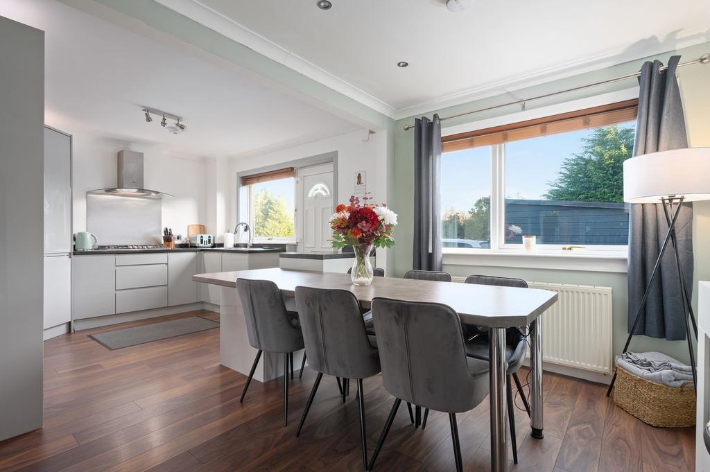 Kitchen/Dining Area