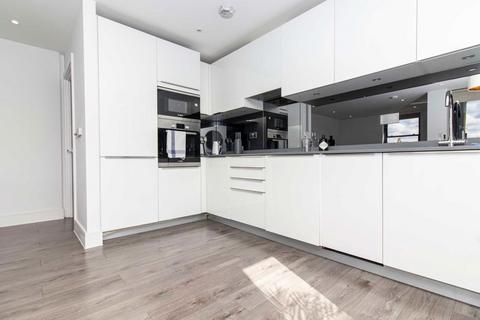 3 bedroom flat for sale, Albany Court, London W4