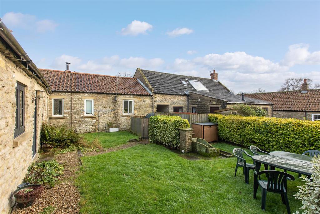 Featherstone Cottage External-9.jpg