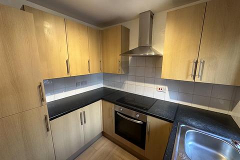 2 bedroom apartment to rent, Lavinia Terrace, Clayton, Bradford