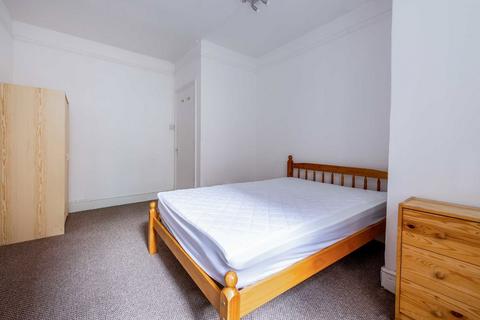 2 bedroom flat to rent, Scott Ellis Gardens, London NW8