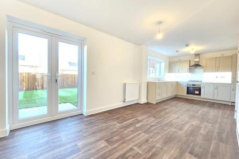 4 bedroom detached house to rent, Aubrieta, Stafford, ST16 1ZW