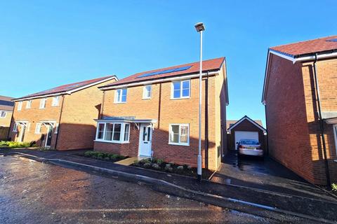 4 bedroom detached house to rent, Aubrieta, Stafford, ST16 1ZW