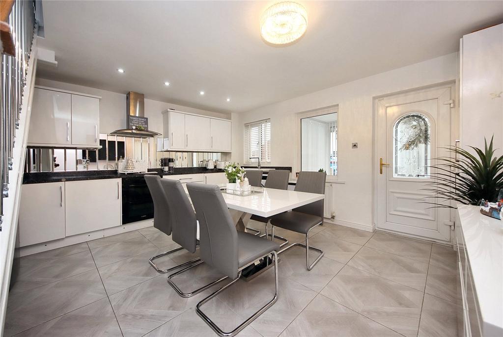 Kitchen/Dining Area