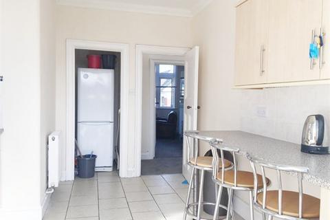 3 bedroom flat to rent, 190 Alma Road, Charminster, BH9