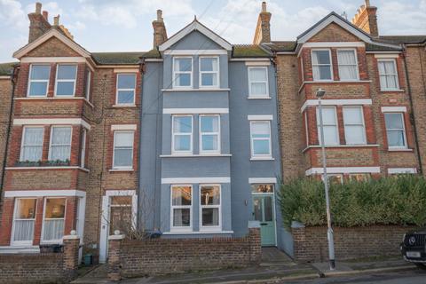 6 bedroom terraced house to rent, Lyndhurst Road, Ramsgate, CT11