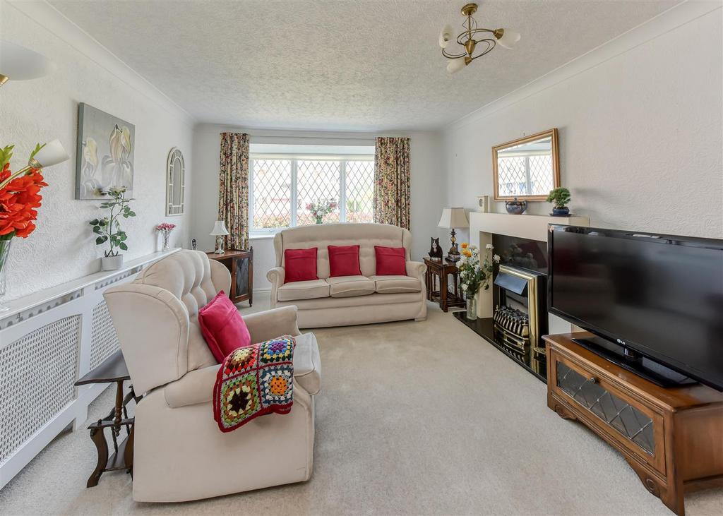 1 Oatlands Way-MAY25-lounge2.jpg