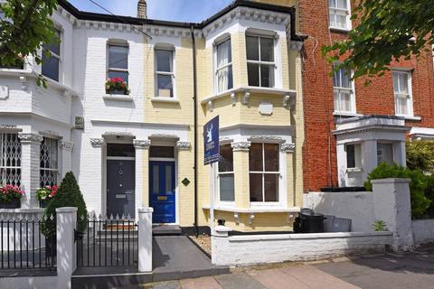 2 bedroom flat to rent, Mallinson Road, Between the Commons, London, SW11