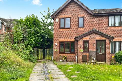 2 bedroom semi-detached house to rent, Beverley Close, Manchester M45