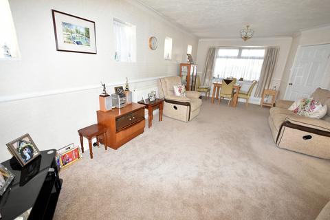 1 bedroom detached bungalow for sale, Canvey Island SS8