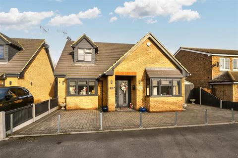 4 bedroom detached house for sale, Canvey Island SS8