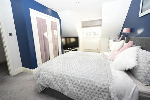 4 bedroom detached house for sale, Canvey Island SS8