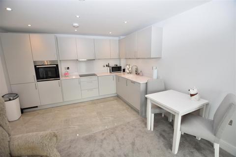 2 bedroom flat for sale, Canvey Island SS8