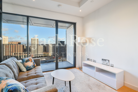 Studio to rent, City Island Way, London, E14 0TN