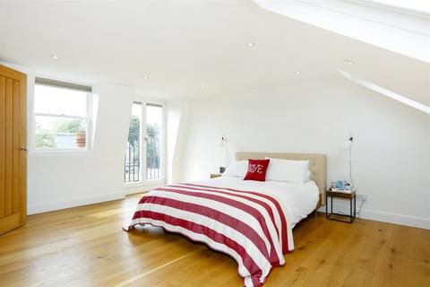 3 bedroom house for sale, Durham Road, West Wimbledon. SW20