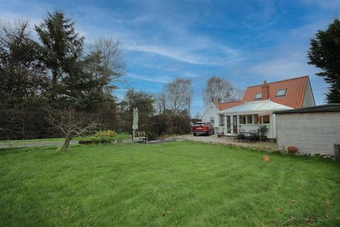 3 bedroom cottage for sale, Aldbrough Road, Withernwick, Hull