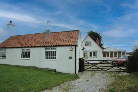 3 bedroom cottage for sale, Aldbrough Road, Withernwick, Hull