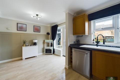 19 Tintern Road, Crawley, RH11 8NG