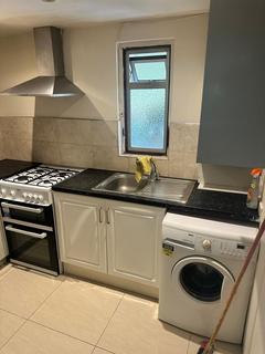 Studio to rent, Kenmore Avenue, Harrow HA3