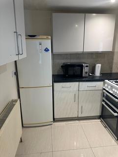 Studio to rent, Kenmore Avenue, Harrow HA3