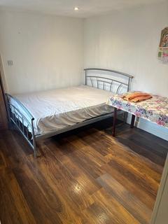 Studio to rent, Kenmore Avenue, Harrow HA3