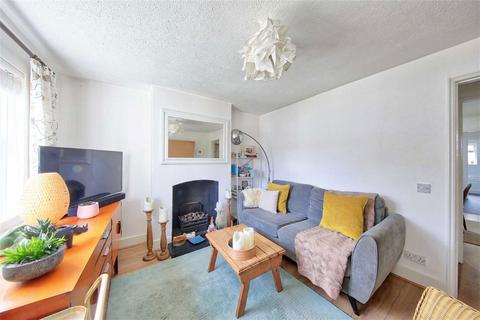 2 bedroom terraced house to rent, Marsh Farm Road, Twickenham TW2