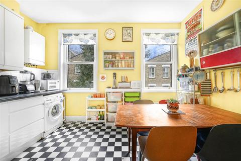 2 bedroom flat for sale, Birkbeck Road, London N8