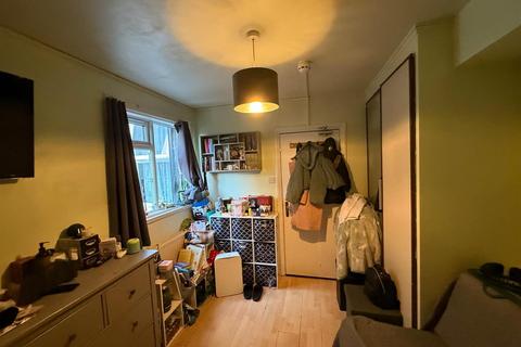 Studio to rent, St Ann's Road, Tottenham, London