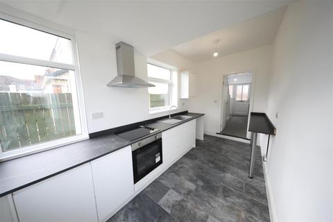 3 bedroom semi-detached house for sale, Hall Road, Hull