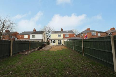 3 bedroom semi-detached house for sale, Hall Road, Hull