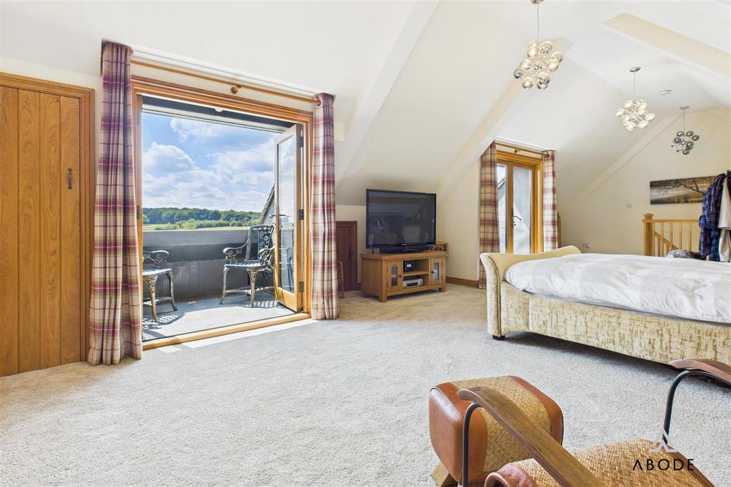 CAM03473 G0-PR0408-STILL043.jpg