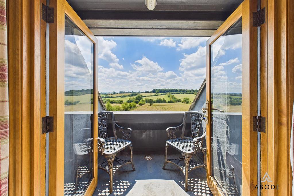 CAM03473 G0-PR0408-STILL041.jpg