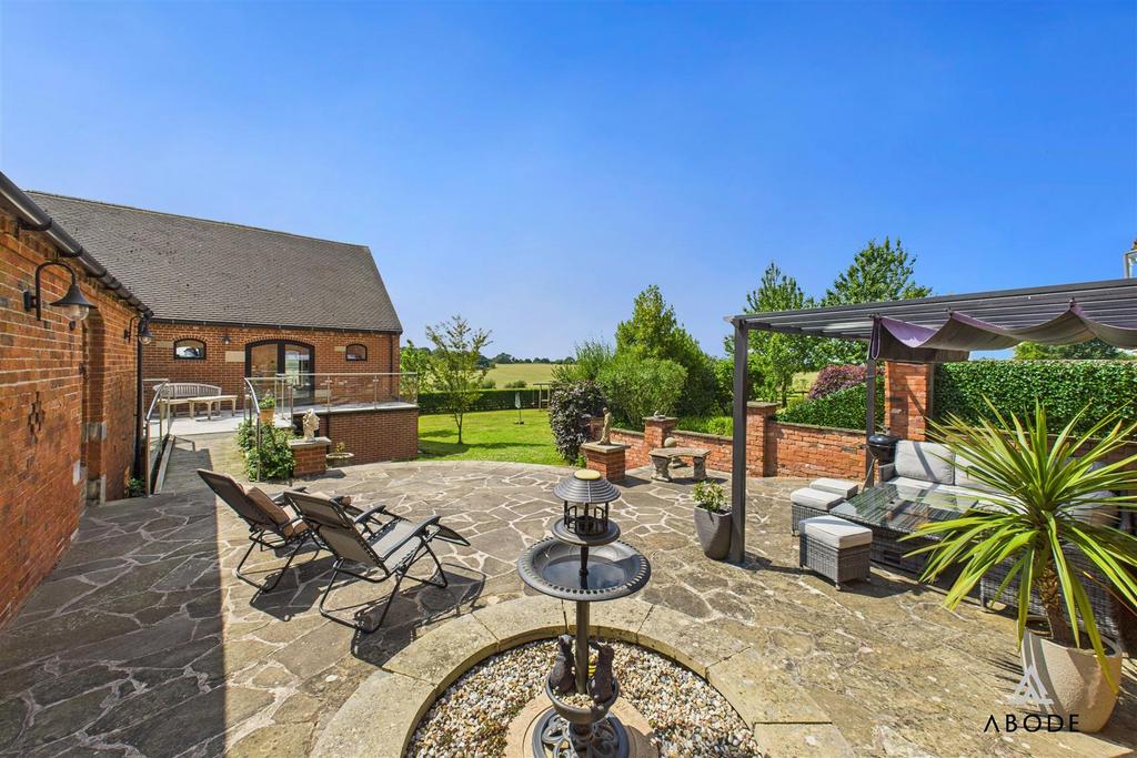 CAM03473 G0-PR0408-STILL027.jpg