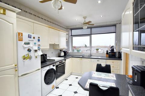 2 bedroom apartment for sale, Ringley Drive, Whitefield, M45