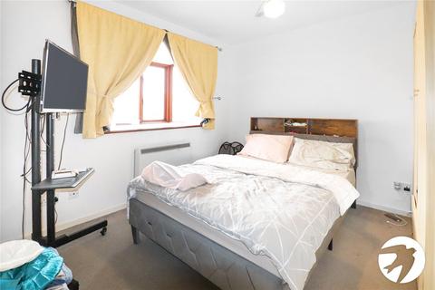 2 bedroom flat for sale, Hattersfield Close, Belvedere, Kent, DA17